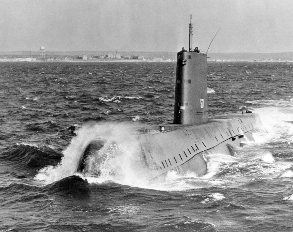 USS_Nautilus_SSN-571_-underway